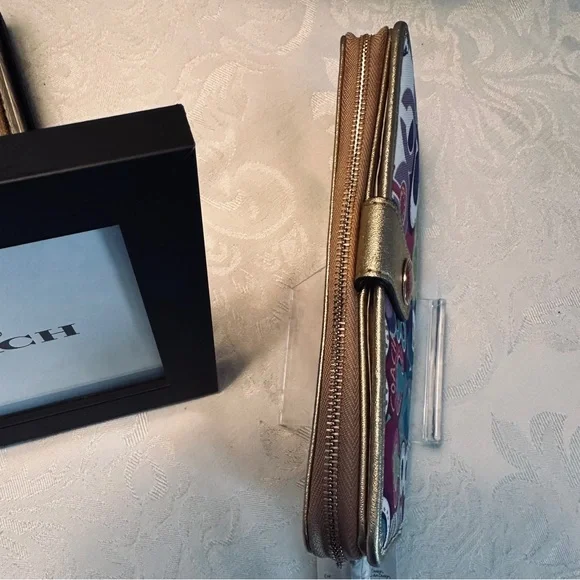 Coach Rare NWT Poppy Pop C Jazzy Signature Wallet Vibrant Design MSRP $228 - Picture 6 of 12